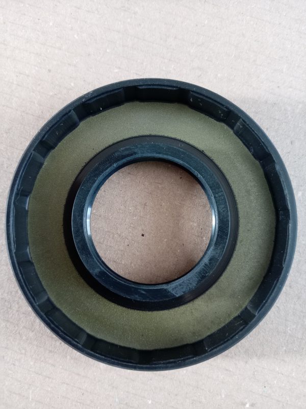 Drum Bearing & Seal Kit For Bosch Washing Machine 6205, 6306, 35x72x10/12 Drum Bearing Kit For Bosch Washing Machines Bearing 1 Size: 6205, 25x52x15 Bearing 2 Size: 6306, 30x72x19 Oil Seal: 35x72x10/12