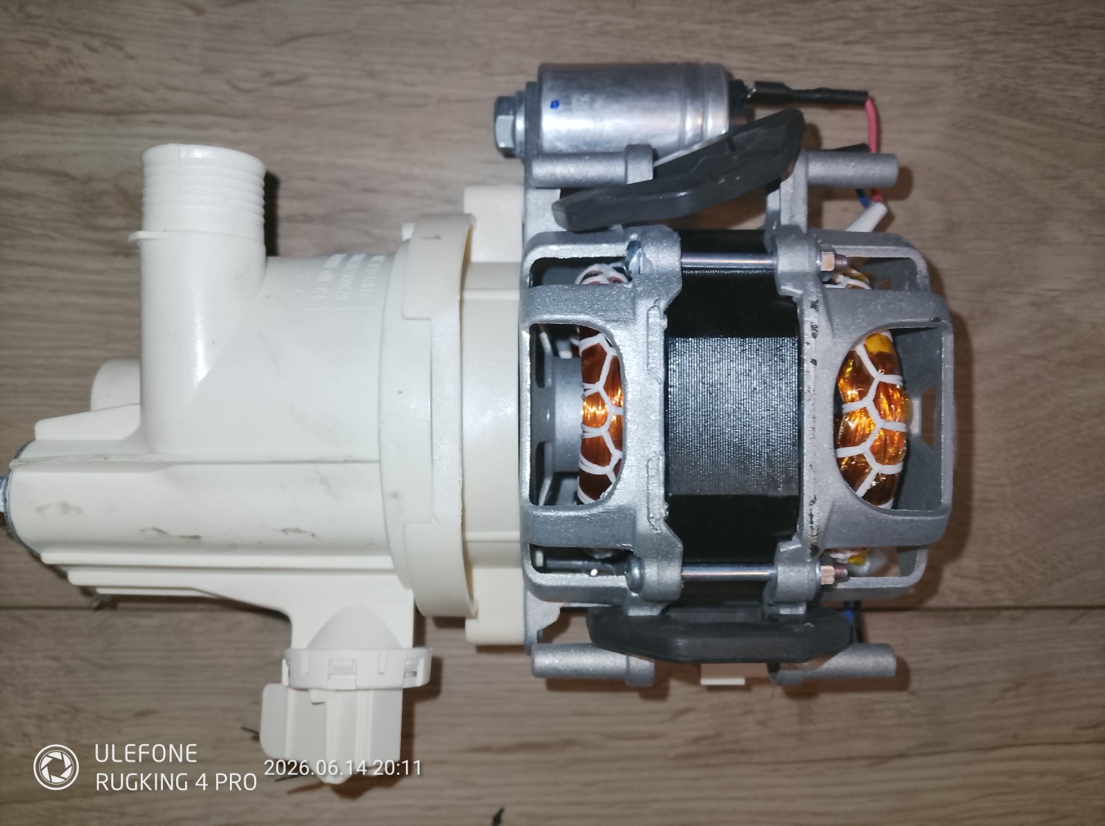 s-l1600-1160.jpg Electric pump assembly with white plastic housing and exposed copper-coil motor, used to circulate water in an appliance.