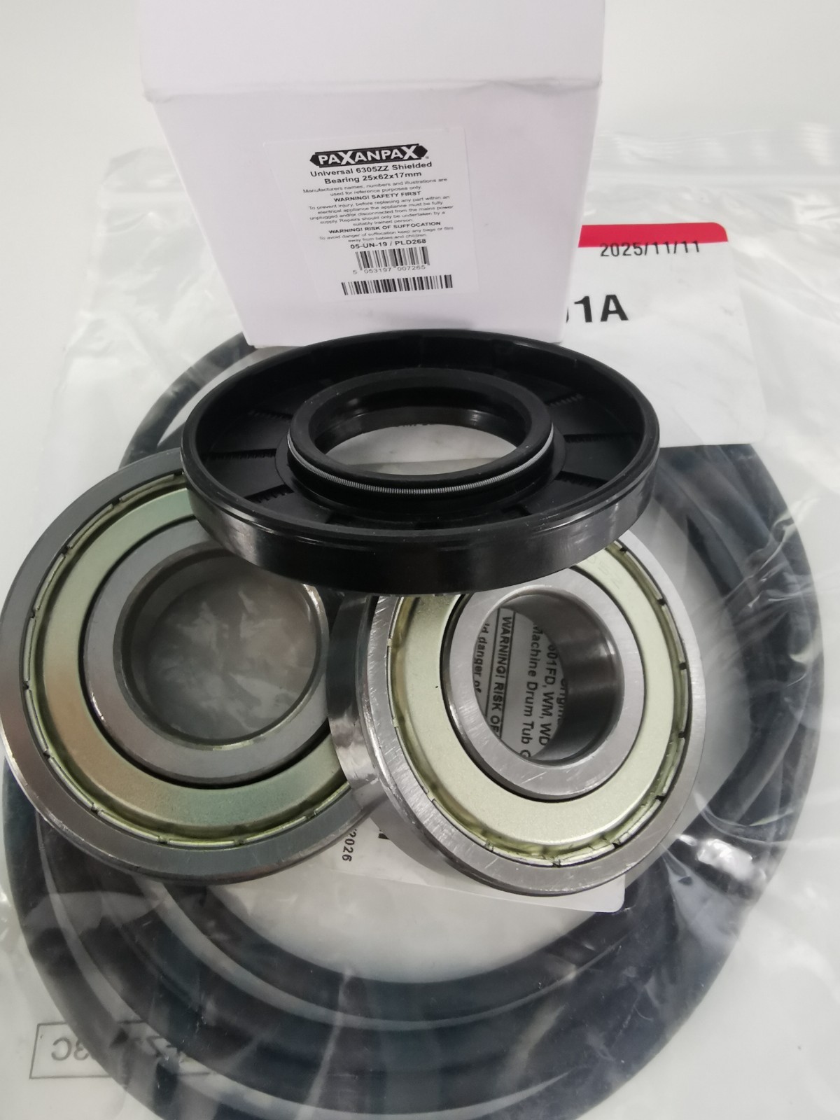 s-l1600-1167.jpg Set of metal ball bearings with inner races laid out on a white surface, packaging visible in background.