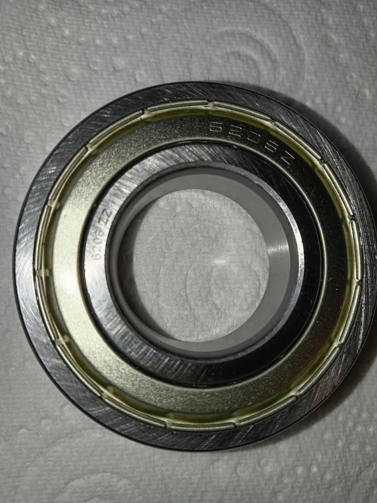 s-l1600-135.jpg Close-up of a metal ball bearing race: concentric inner and outer rings with a recessed center.