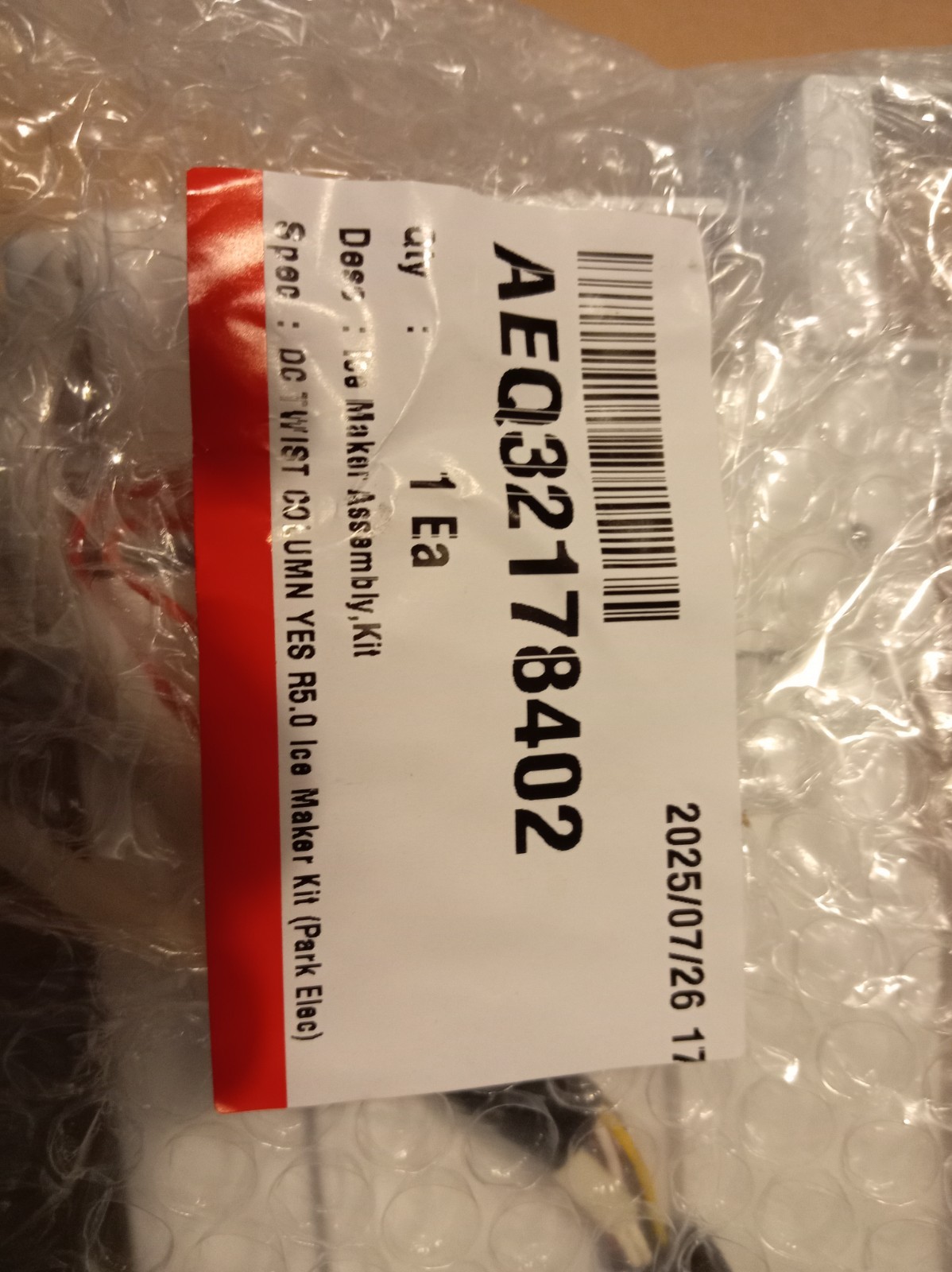 s-l1600-245.jpg Close-up of a plastic-wrapped package label showing a bold product code (AEC32178402) and a barcode, with a red left edge and a date (2025/07/26).