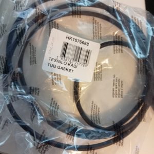 Black circular tub gasket sealed in clear plastic packaging with a white label showing barcode, part number HK15766668, and the words 'TESNILO KADI TUB GASKET'