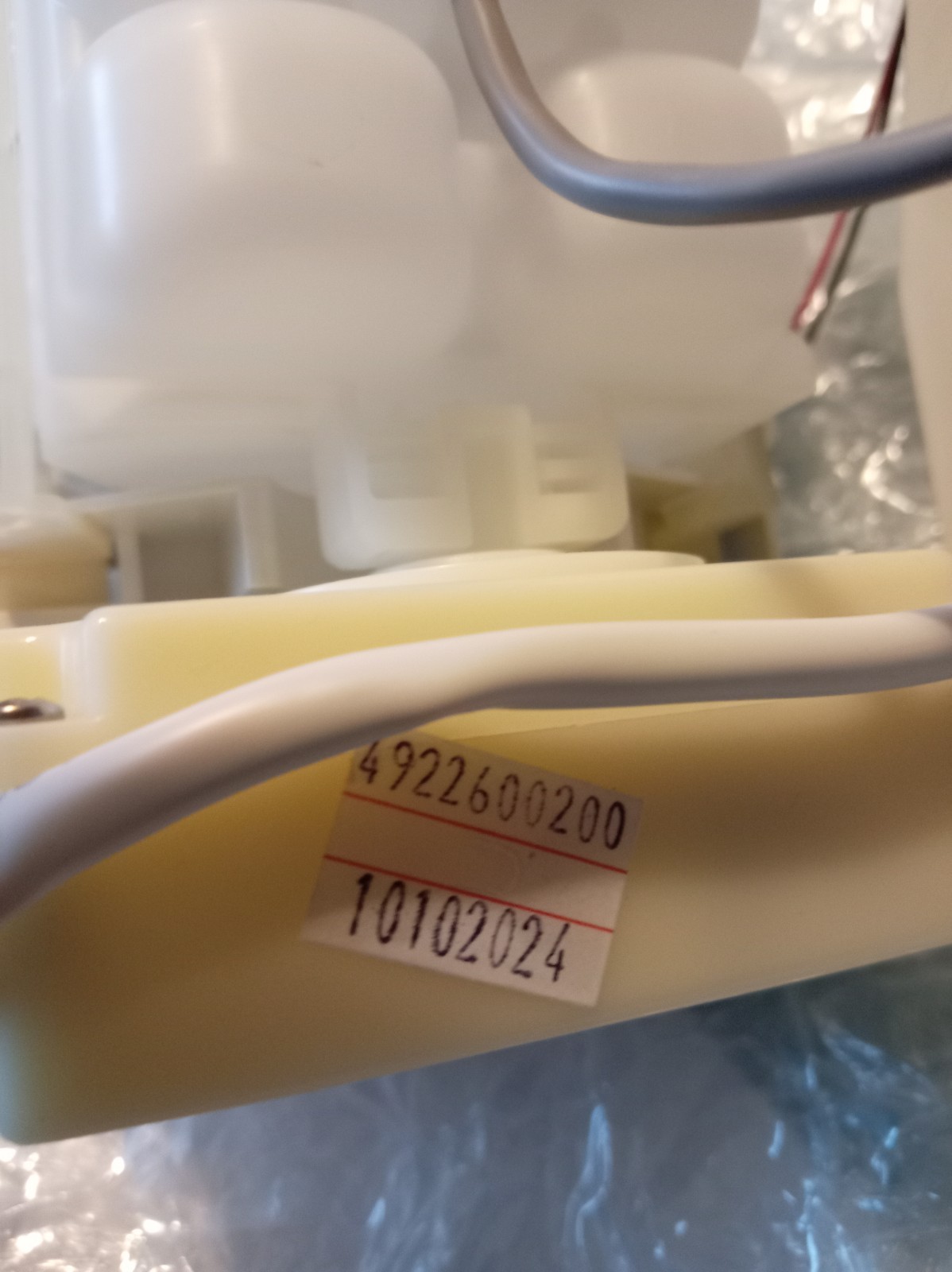 s-l1600-364.jpg Close-up of a medical device component with beige plastic housing, white tubing, and a label showing 4922600200 and 10102024.