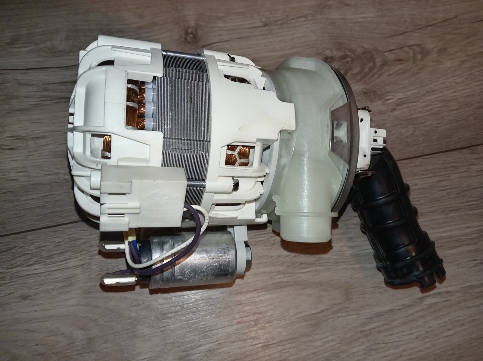 s-l1600-397.jpg Disassembled car blower motor showing copper windings and white plastic housing on a wooden surface.
