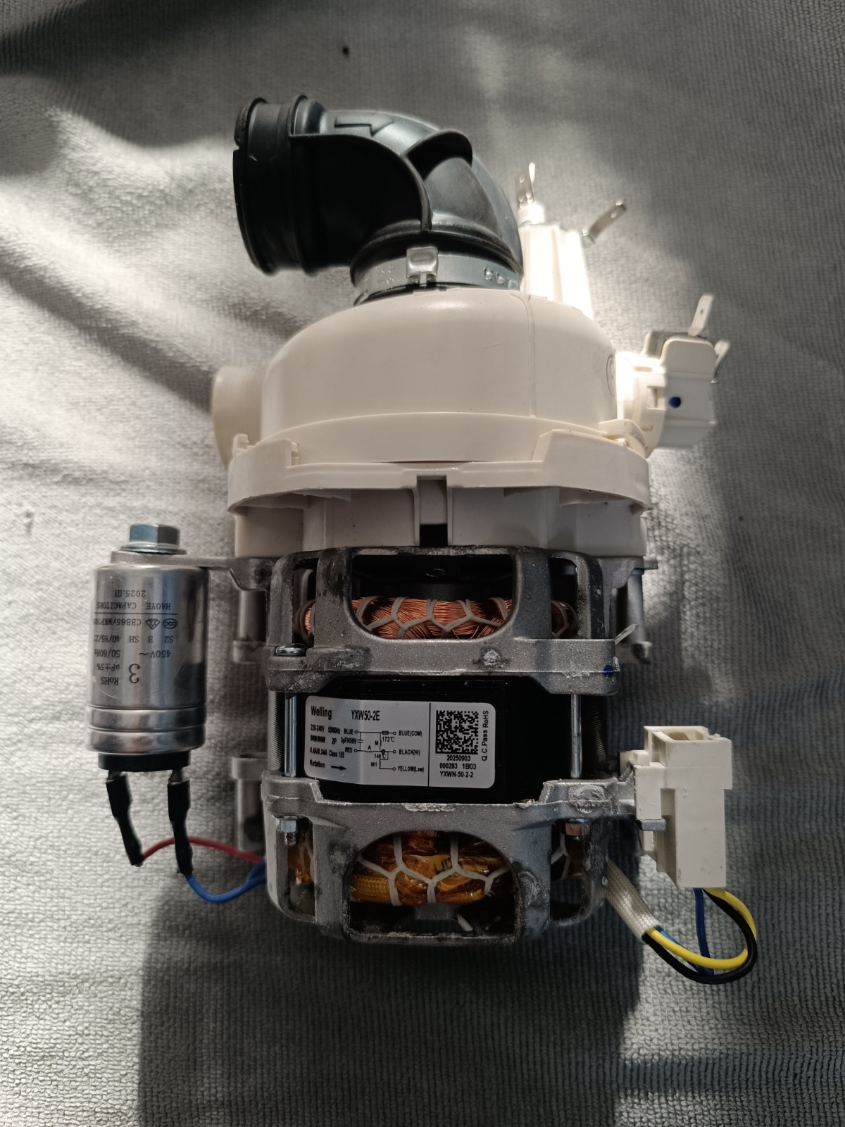 s-l1600-455.jpg Electrical motor assembly with exposed copper windings and a gray capacitor attached to the side.