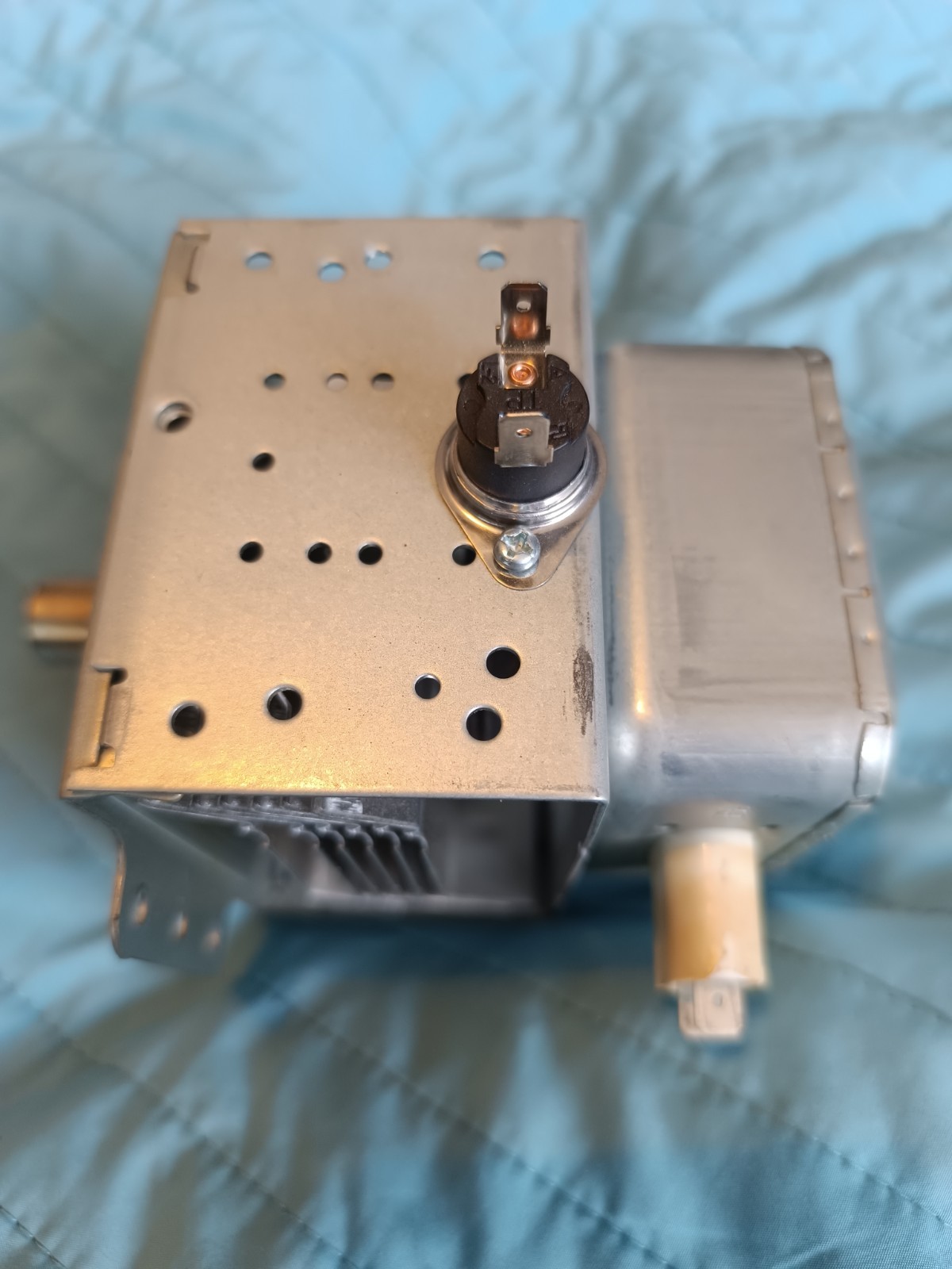s-l1600-787.jpg Metal electronic chassis with a small rotary component mounted on top and a drive shaft extending to the right.