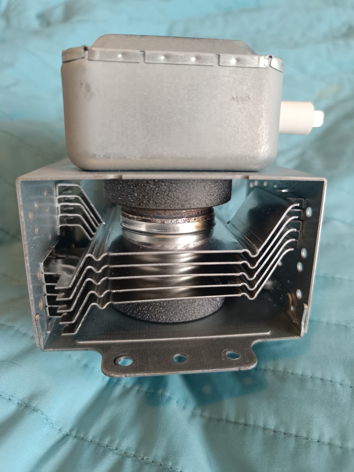 s-l1600-794.jpg Industrial metal coffee roaster component with a rectangular housing atop an open chamber and curved wire cooling racks inside, set against a blue background