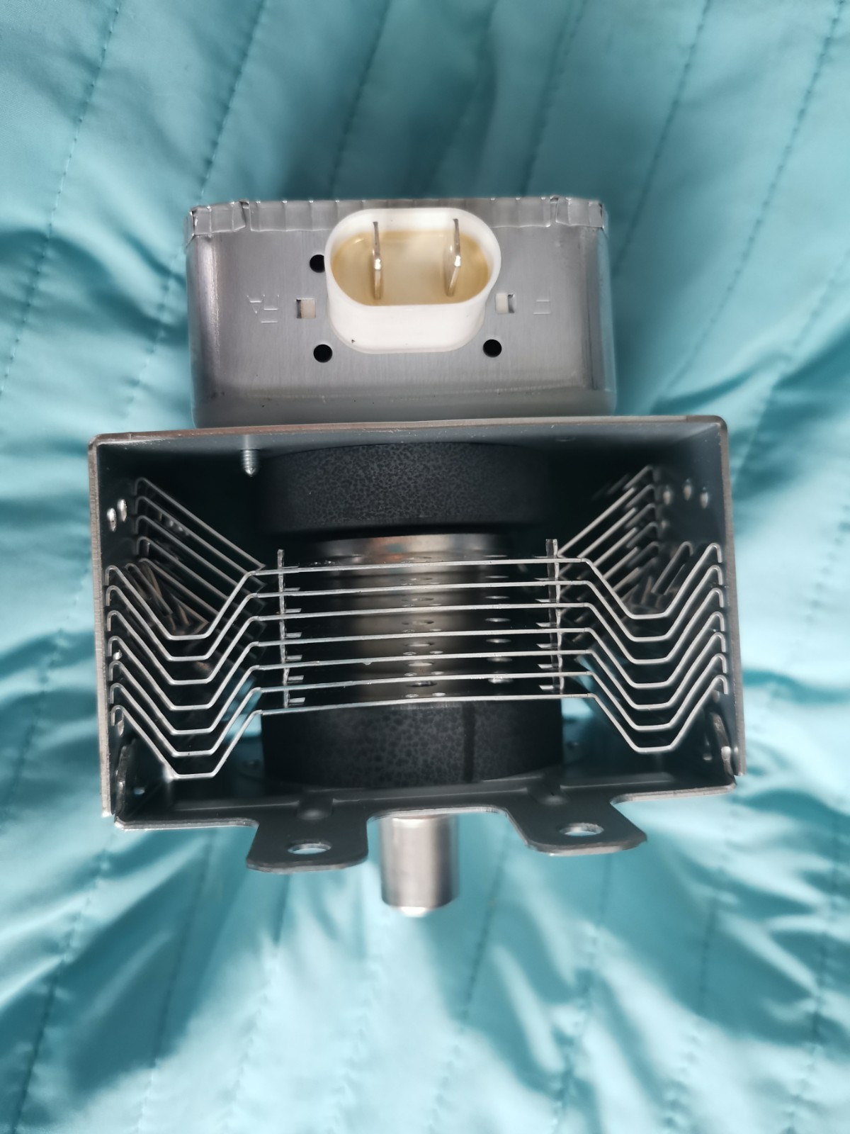 s-l1600-960.jpg Compact electric toaster oven interior with a metal rack and a white power connector on top.